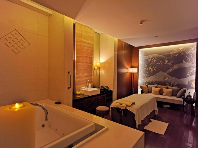 朋友带我去了唐山一家私人保健按摩休闲会馆，这里的服务真是绝了