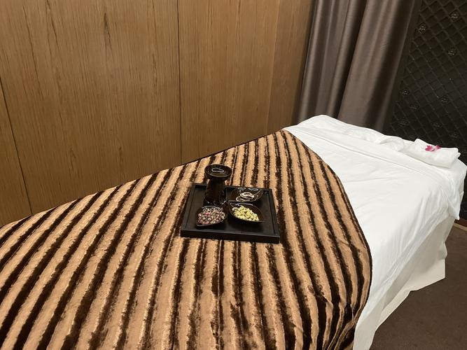 昨天去了长沙一家私人按摩养生会馆，星级服务优﹢体验..