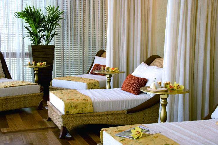 朋友带我去了武汉一家私人保健按摩水疗会馆，服务细致花样多