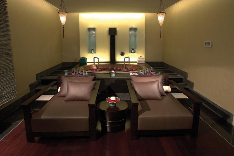 朋友带我去了郑州一家私人Spa会馆，这里的服务真是绝了