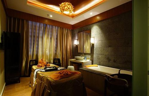 朋友带我去了武汉一家私人水疗Spa保健会馆，环境幽雅体验超棒的