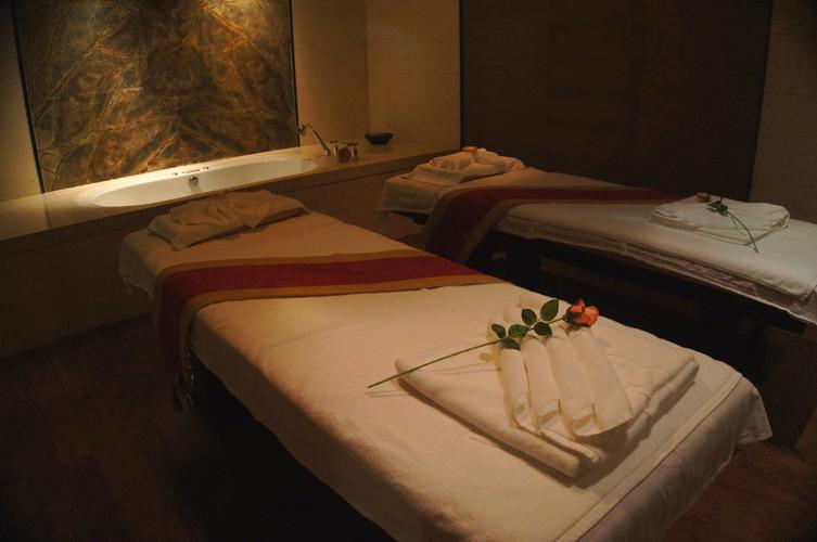 朋友带我去了上海嘉定一家私人Spa按摩水疗会馆，服务非常到位超级给力